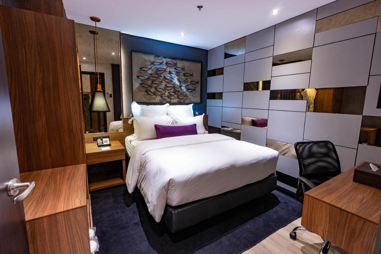 Coro Hotel Makati City Ngoại thất bức ảnh