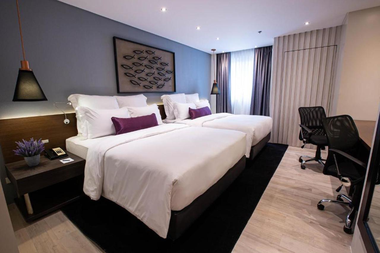 Coro Hotel Makati City Ngoại thất bức ảnh