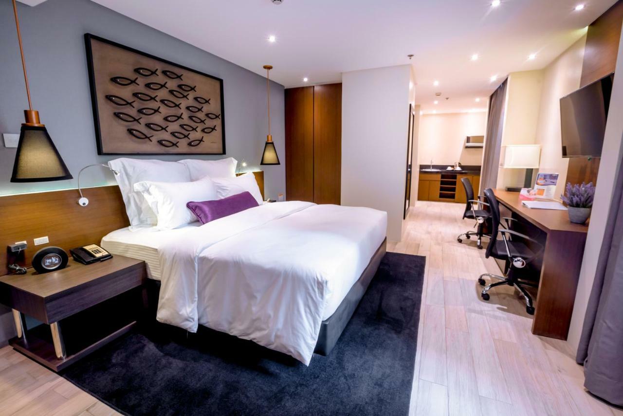 Coro Hotel Makati City Ngoại thất bức ảnh