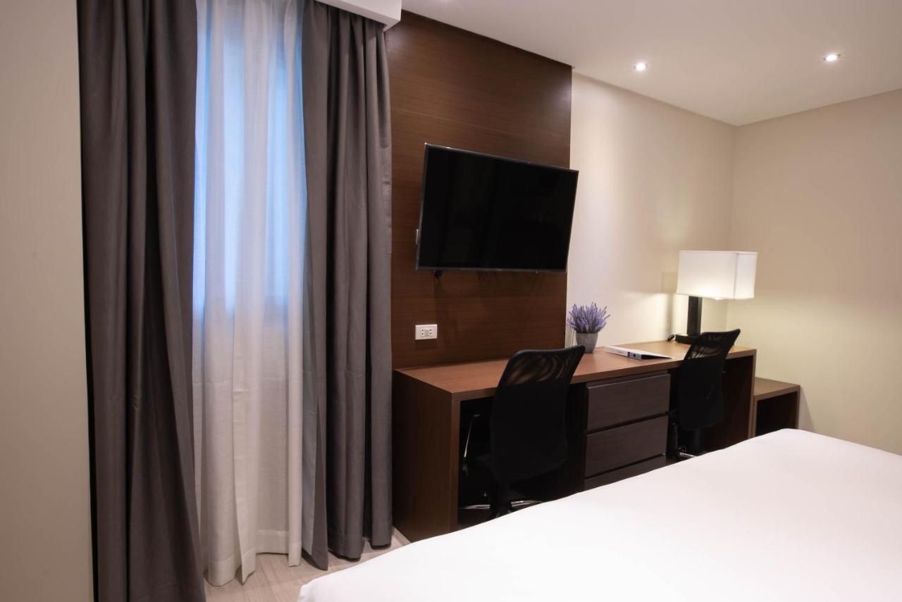 Coro Hotel Makati City Ngoại thất bức ảnh